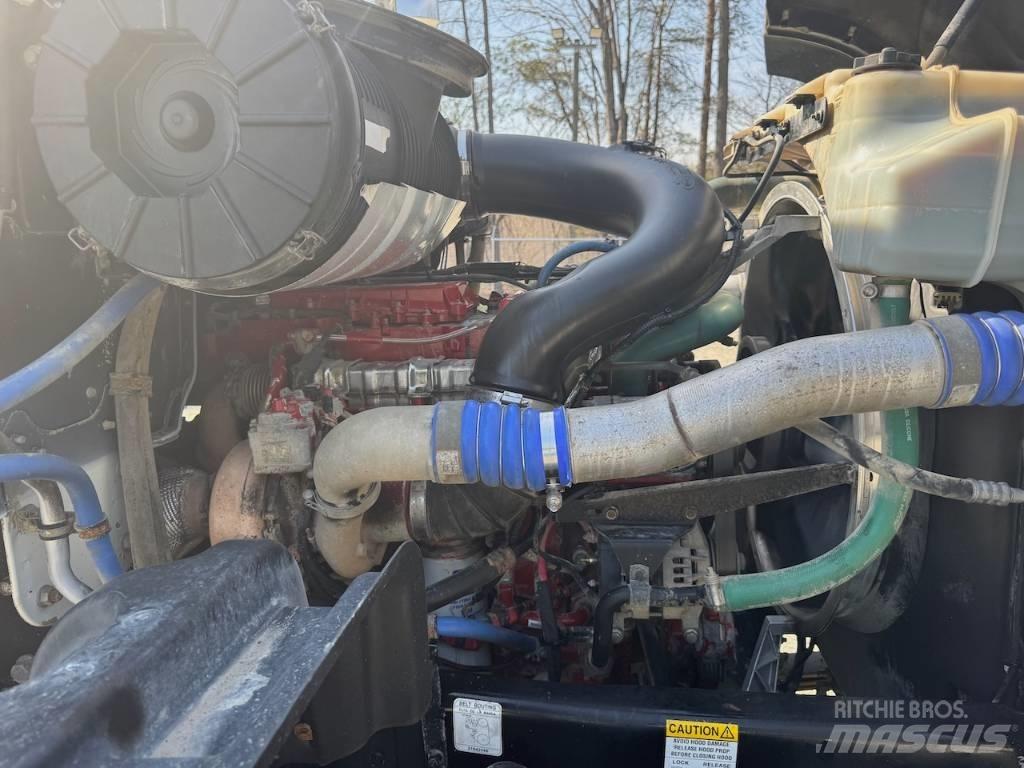 Mack GU433 Savivarčių priekabų vilkikai