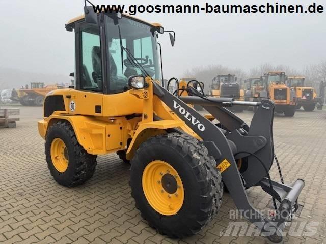 Volvo L 30 G Naudoti ratiniai krautuvai