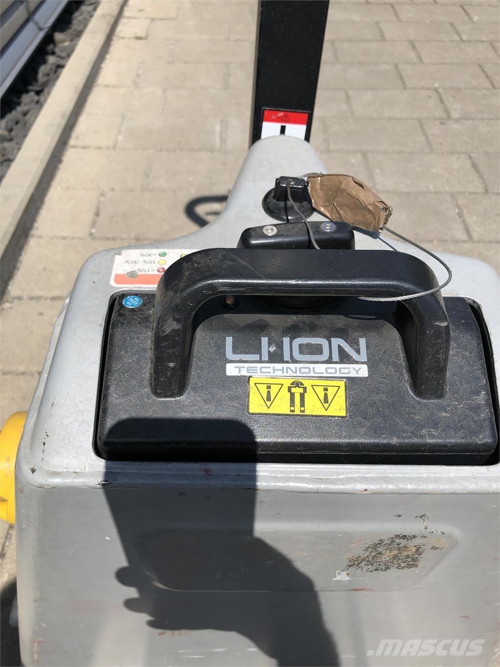 Still ECH 12 C Rankiniai vėžimėliai