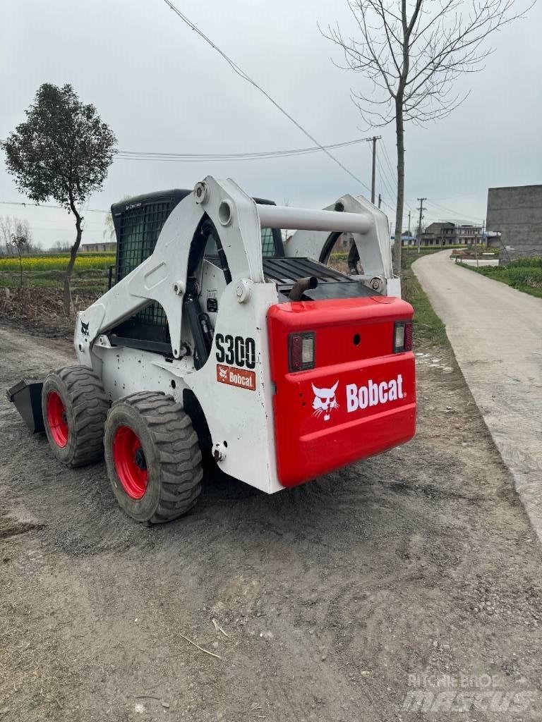 Bobcat S 300 Krautuvai su šoniniu pasukimu