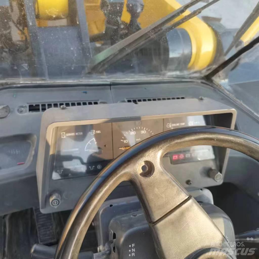 Komatsu WA 320-5 Naudoti ratiniai krautuvai