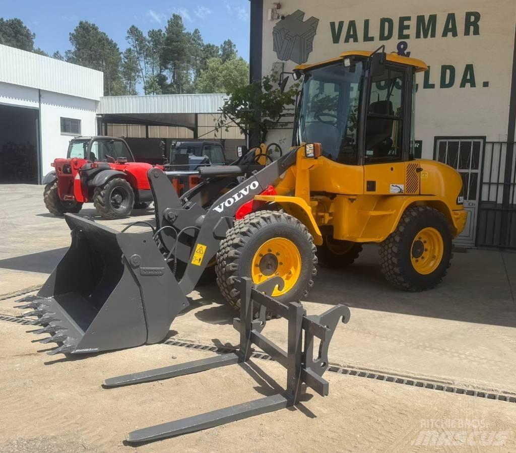 Volvo L 30 B, L30 Naudoti ratiniai krautuvai