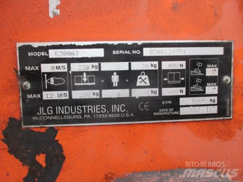 JLG E 300 AJ Alkūniniai keltuvai