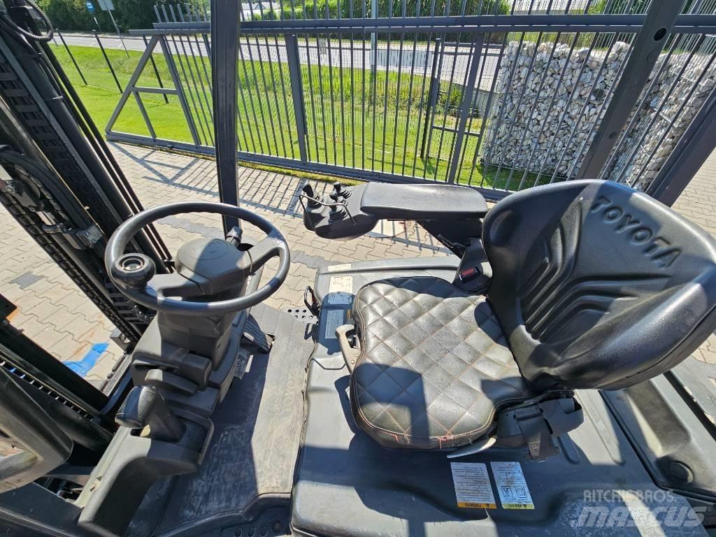 Toyota 8 FBET 18 Elektriniai šakiniai krautuvai