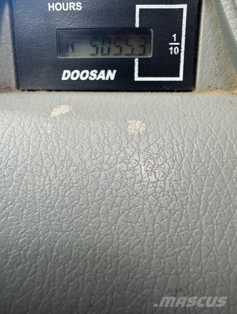 Doosan DX 140 W Ratiniai ekskavatoriai
