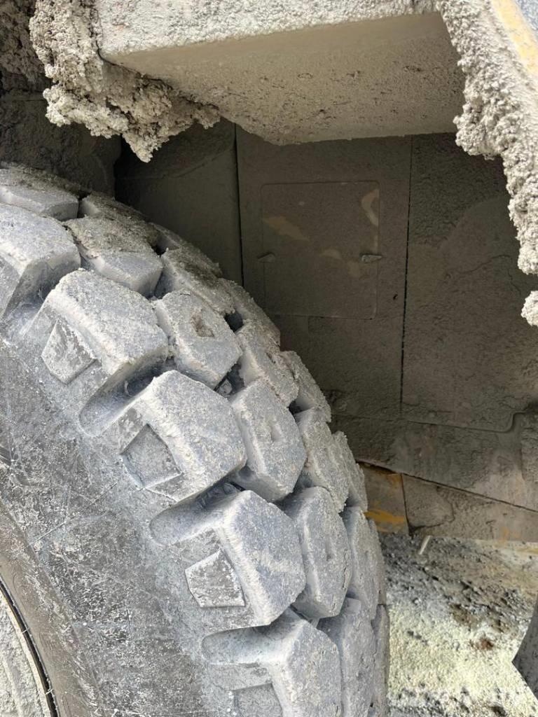 CAT 771D Atliekų išvežimo technika