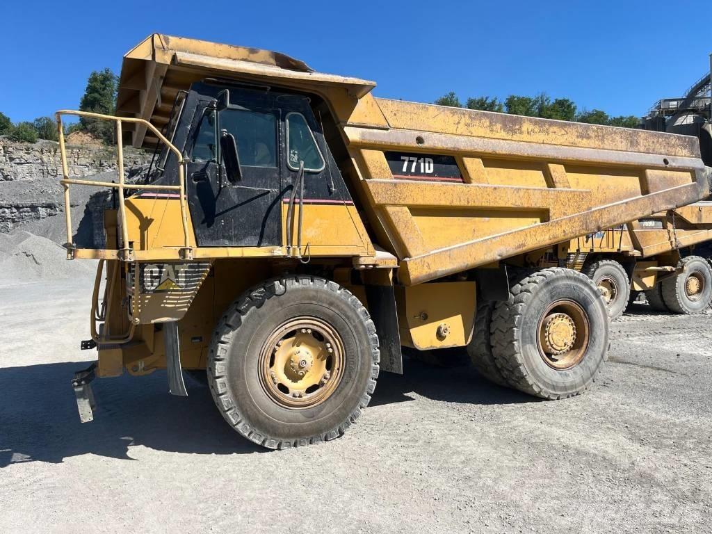 CAT 771D Atliekų išvežimo technika