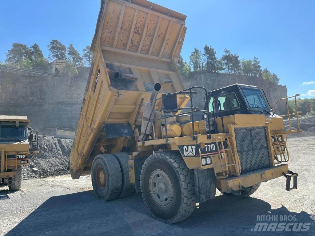 CAT 771D Atliekų išvežimo technika