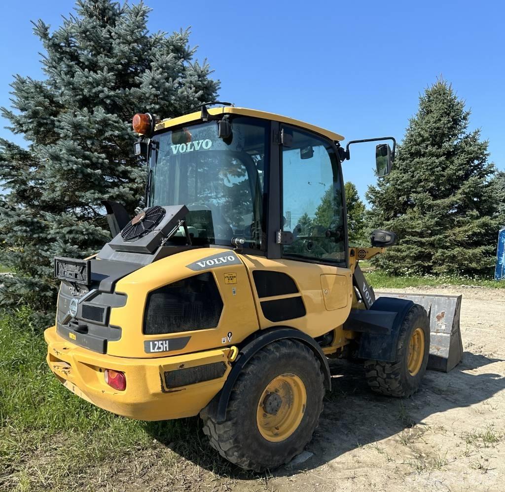 Volvo L 25 H Naudoti ratiniai krautuvai