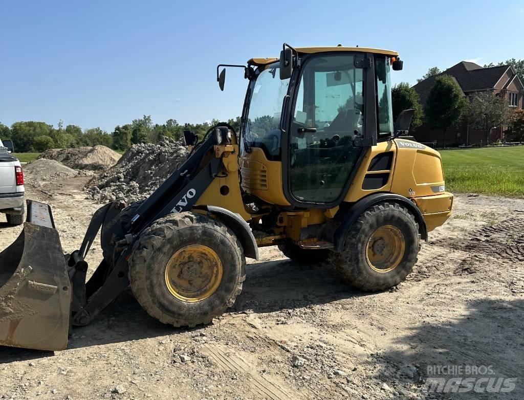 Volvo L 25 H Naudoti ratiniai krautuvai