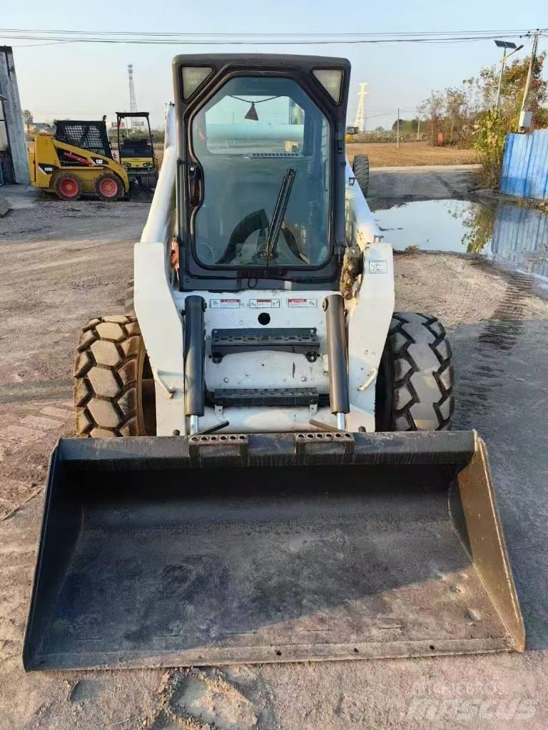 Bobcat S 300 Krautuvai su šoniniu pasukimu