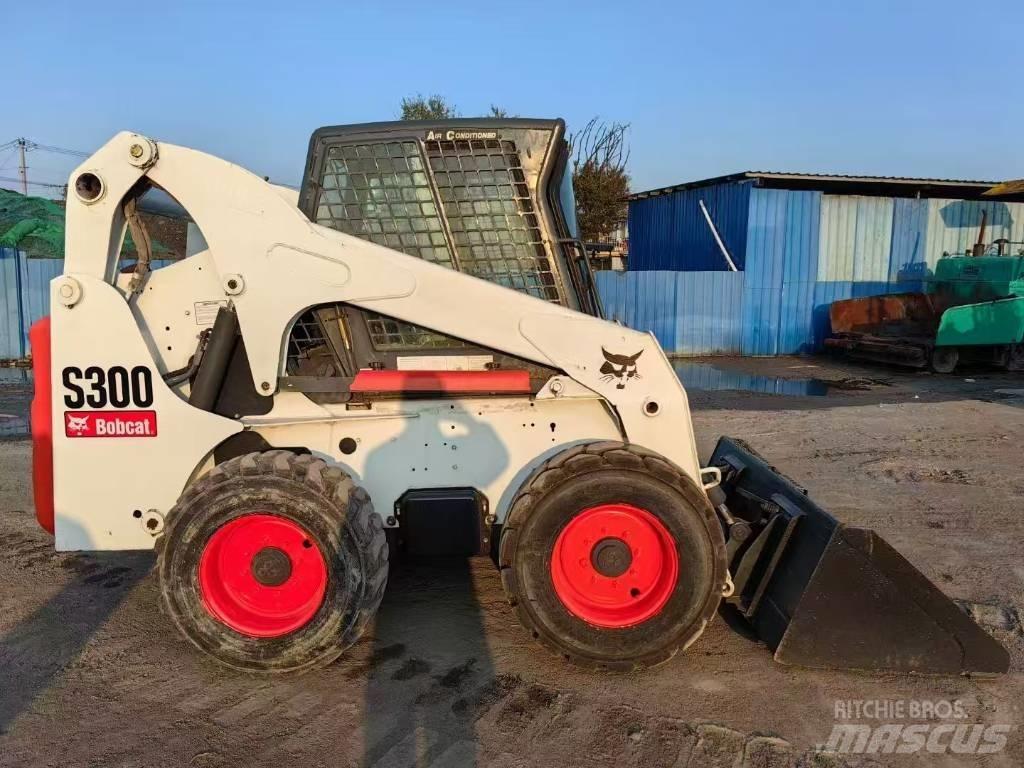 Bobcat S 300 Krautuvai su šoniniu pasukimu