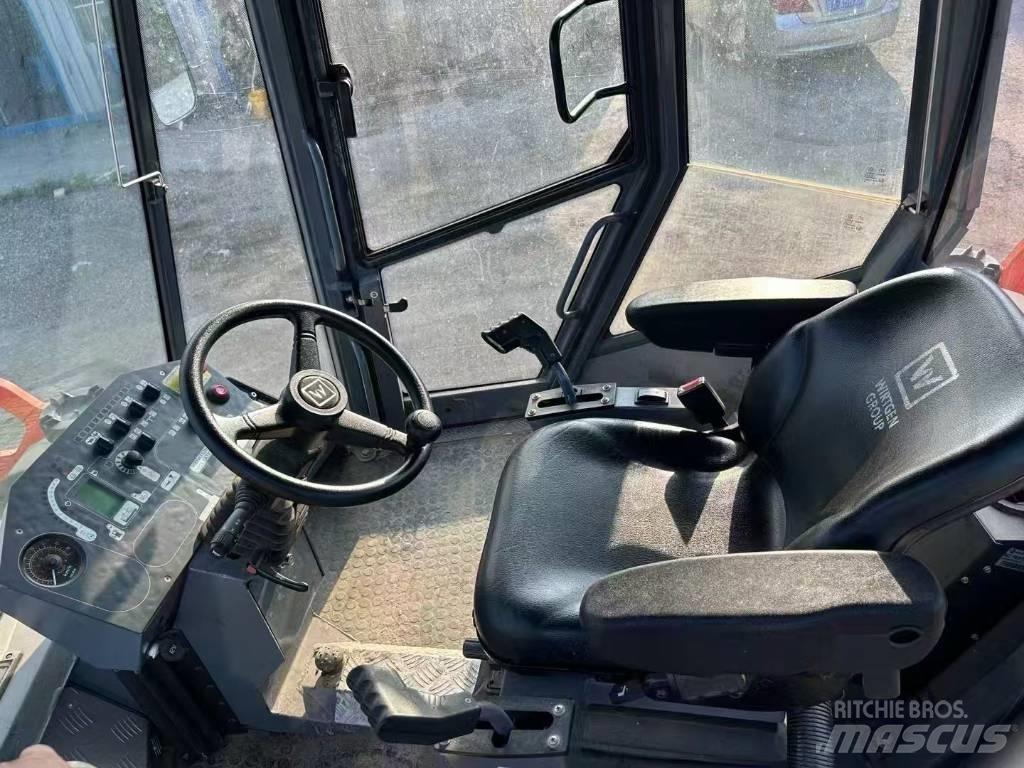 Bobcat S 300 Krautuvai su šoniniu pasukimu