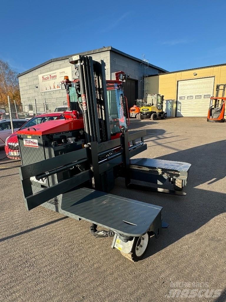 Combilift C3000ET Šakiniai krautuvai su privažiavimu iš visų keturių pusių