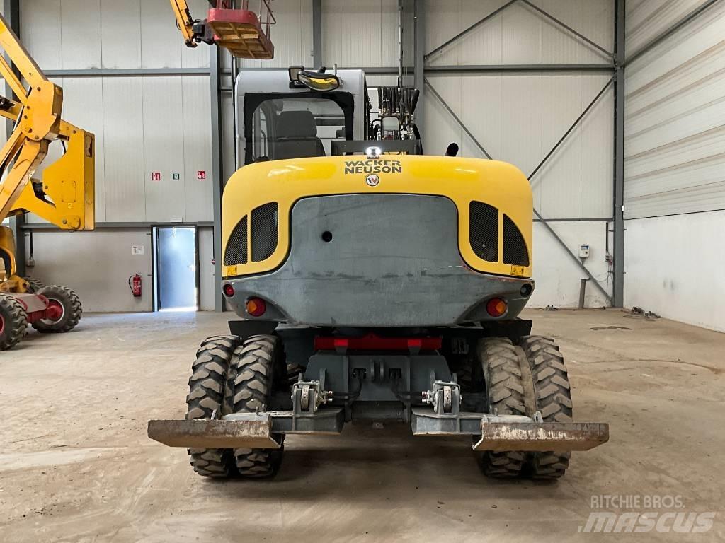 Neuson EW 100 Ratiniai ekskavatoriai