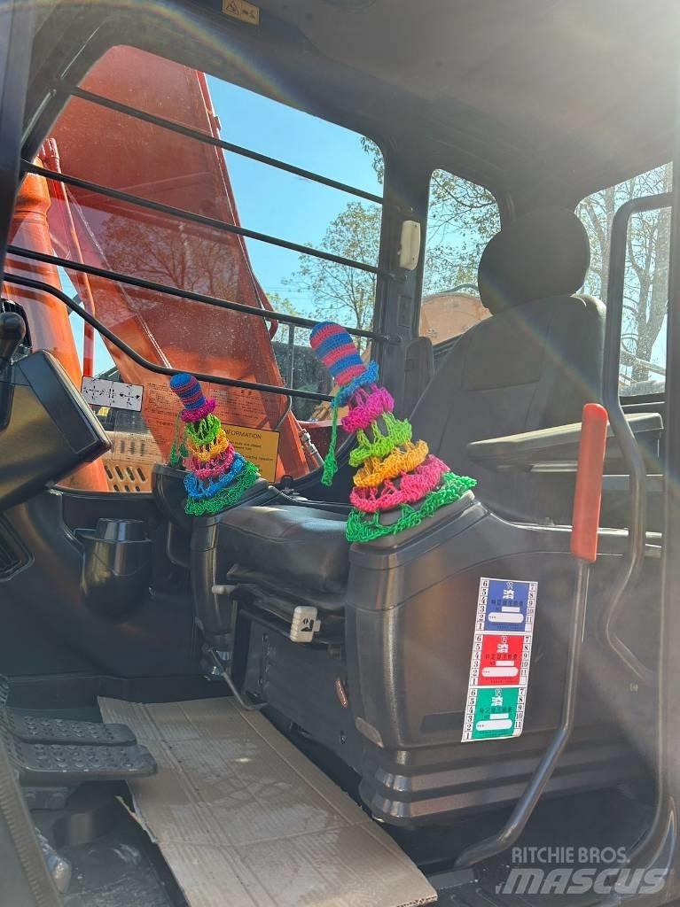 Hitachi ZX 120 Vidutinės galios ekskavatoriai 7-12 t