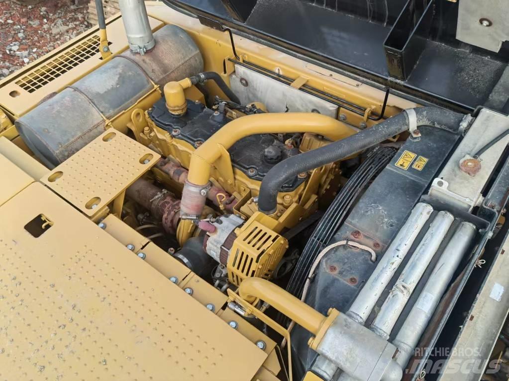 CAT 325 D2 Vikšriniai ekskavatoriai