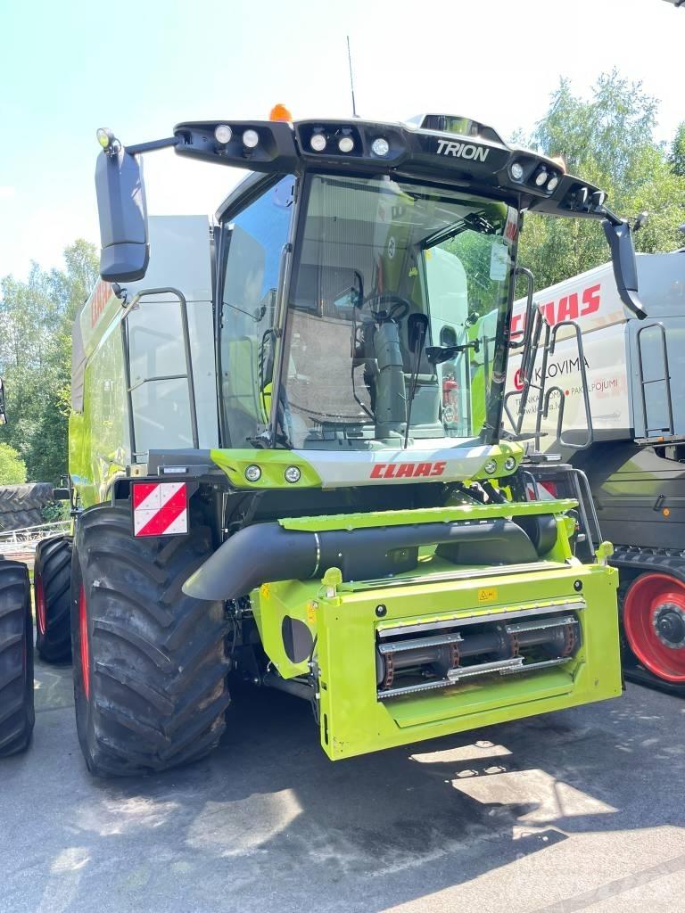 CLAAS TRION 750 Derliaus nuėmimo kombainai
