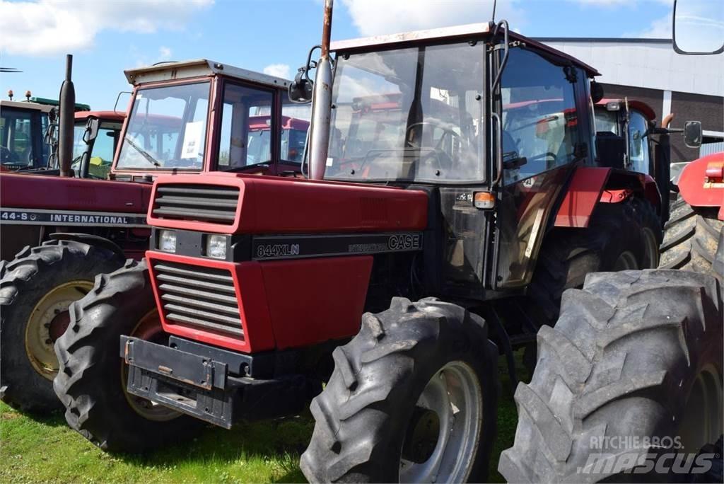 Case IH 844 XL Traktoriai