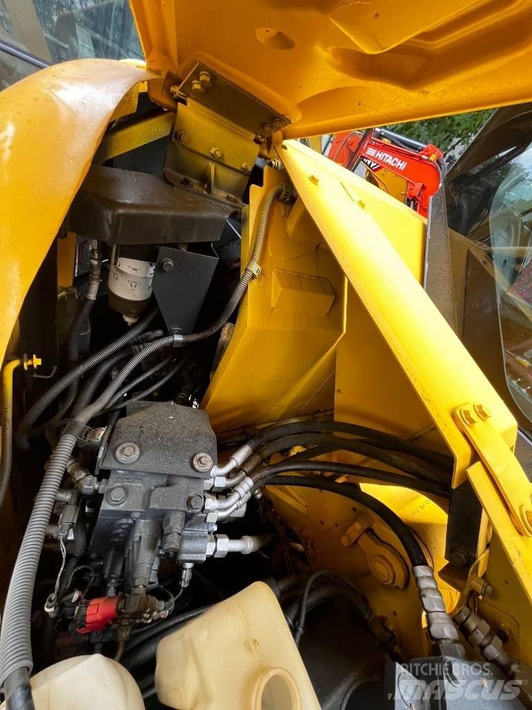 Komatsu PC78US-8 Vikšriniai ekskavatoriai