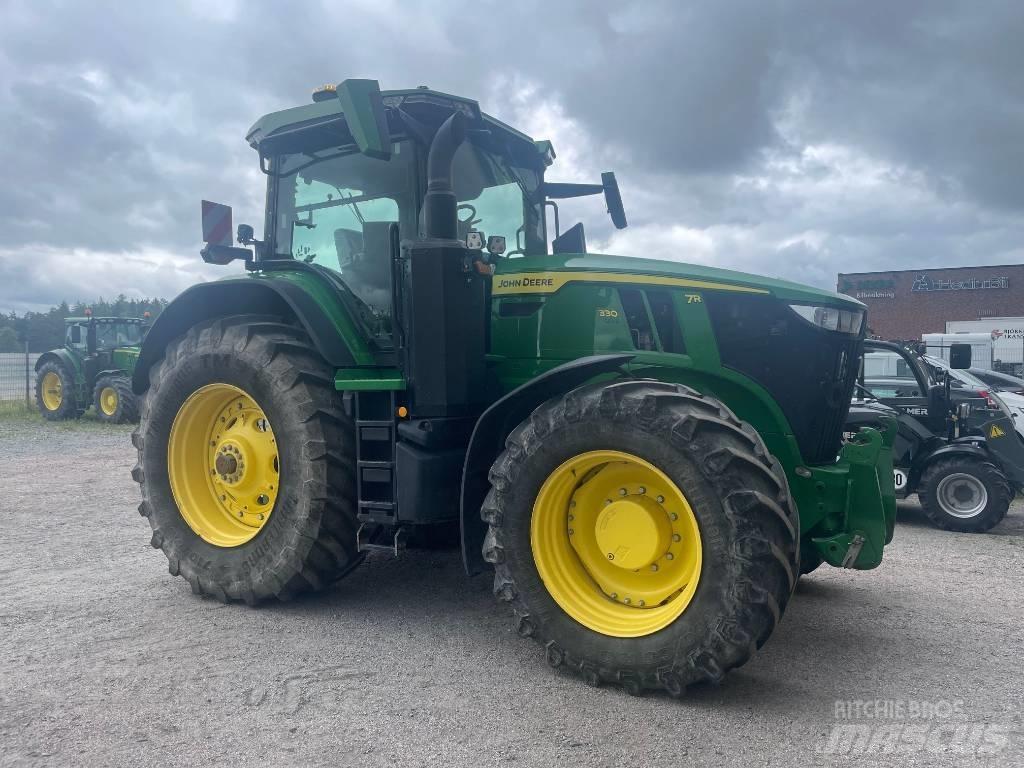John Deere 7R330 Traktoriai