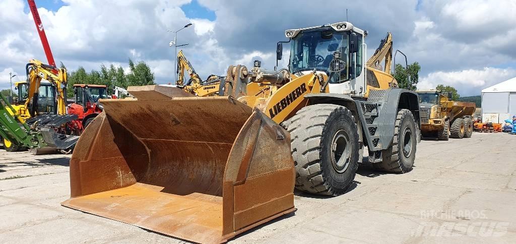 Liebherr L 586 Naudoti ratiniai krautuvai