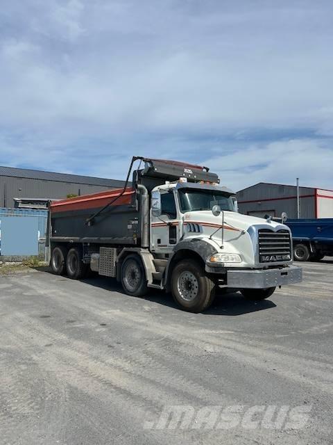 Mack GU813 Savivarčių priekabų vilkikai