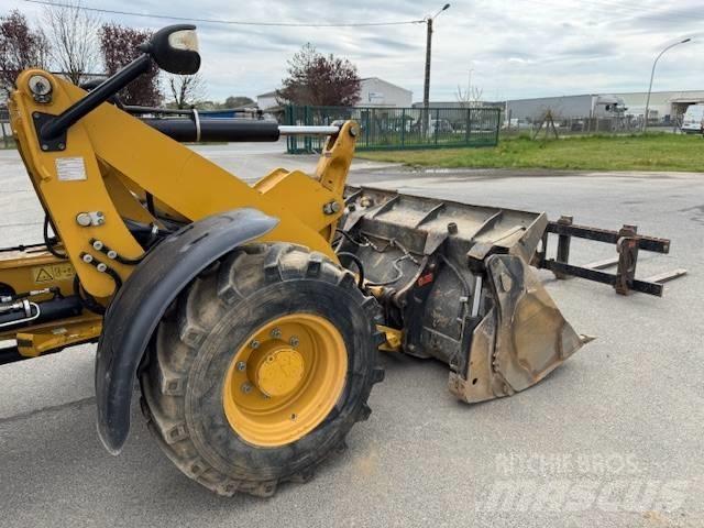 CAT 908 M Naudoti ratiniai krautuvai
