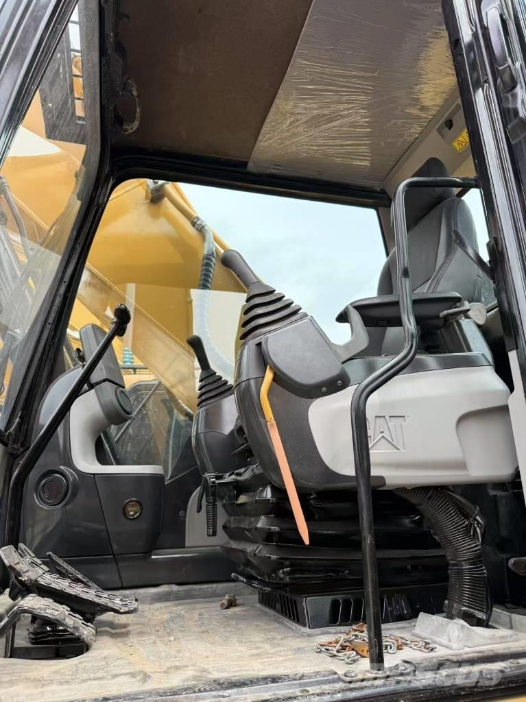 CAT 330 D L Vikšriniai ekskavatoriai