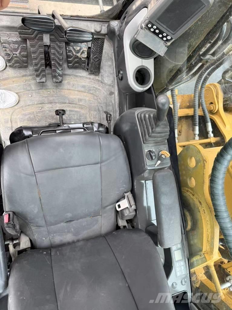 CAT 330 D L Vikšriniai ekskavatoriai