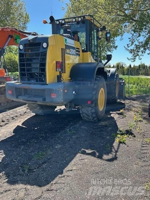 Komatsu WA200-8 Naudoti ratiniai krautuvai
