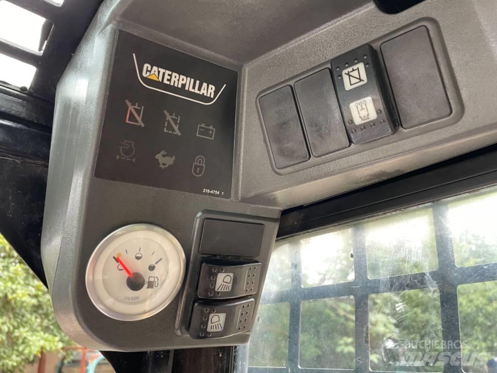 CAT 226B Krautuvai su šoniniu pasukimu