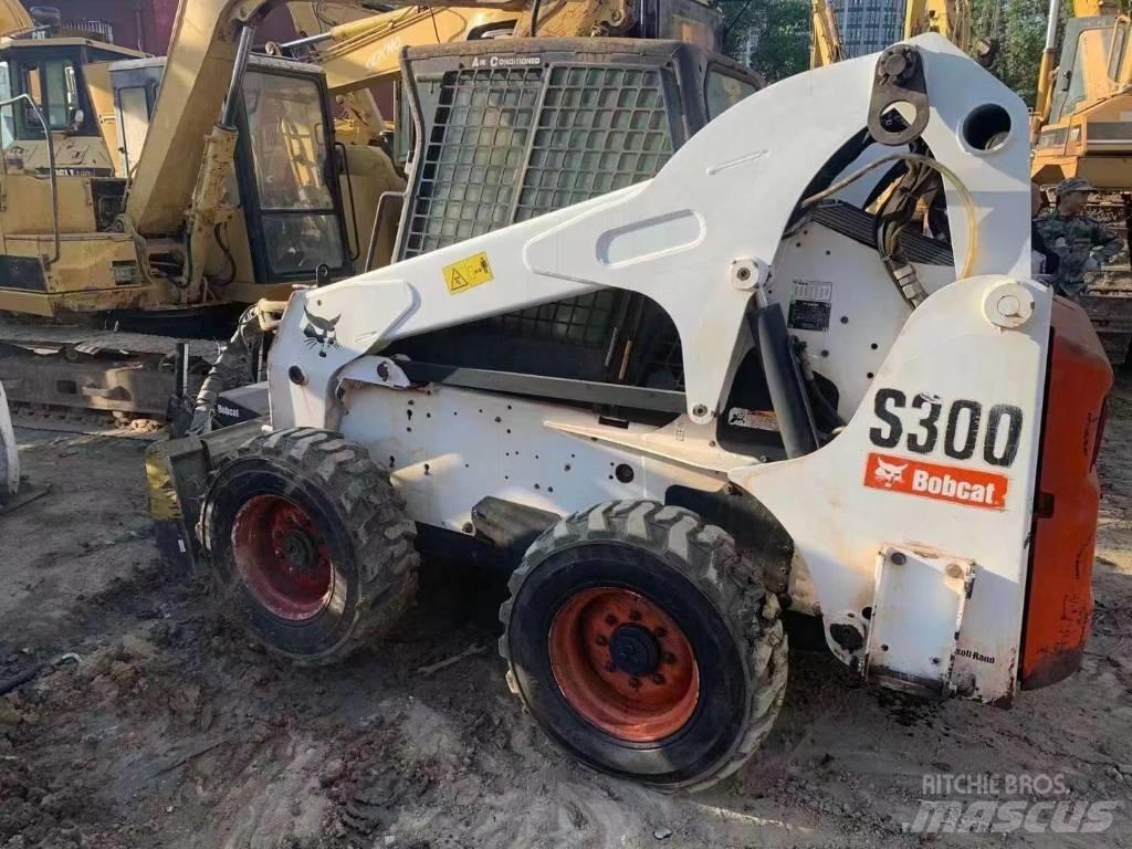 Bobcat S 300 Krautuvai su šoniniu pasukimu