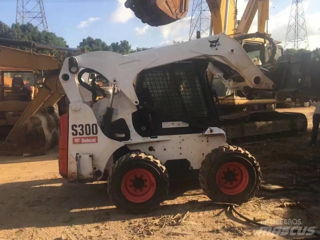Bobcat S 300 Krautuvai su šoniniu pasukimu