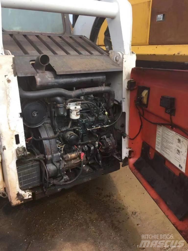 Bobcat S 300 Krautuvai su šoniniu pasukimu