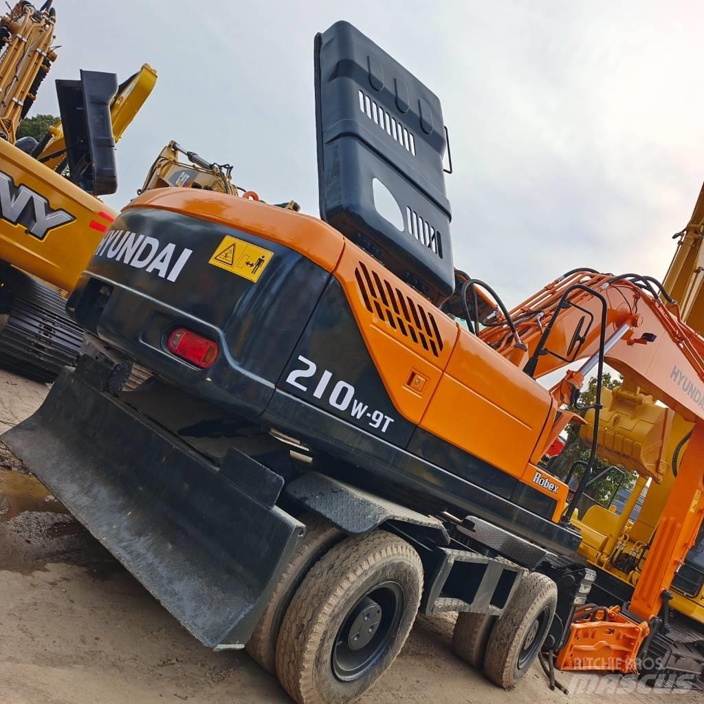 Hyundai 210W-9 Ratiniai ekskavatoriai