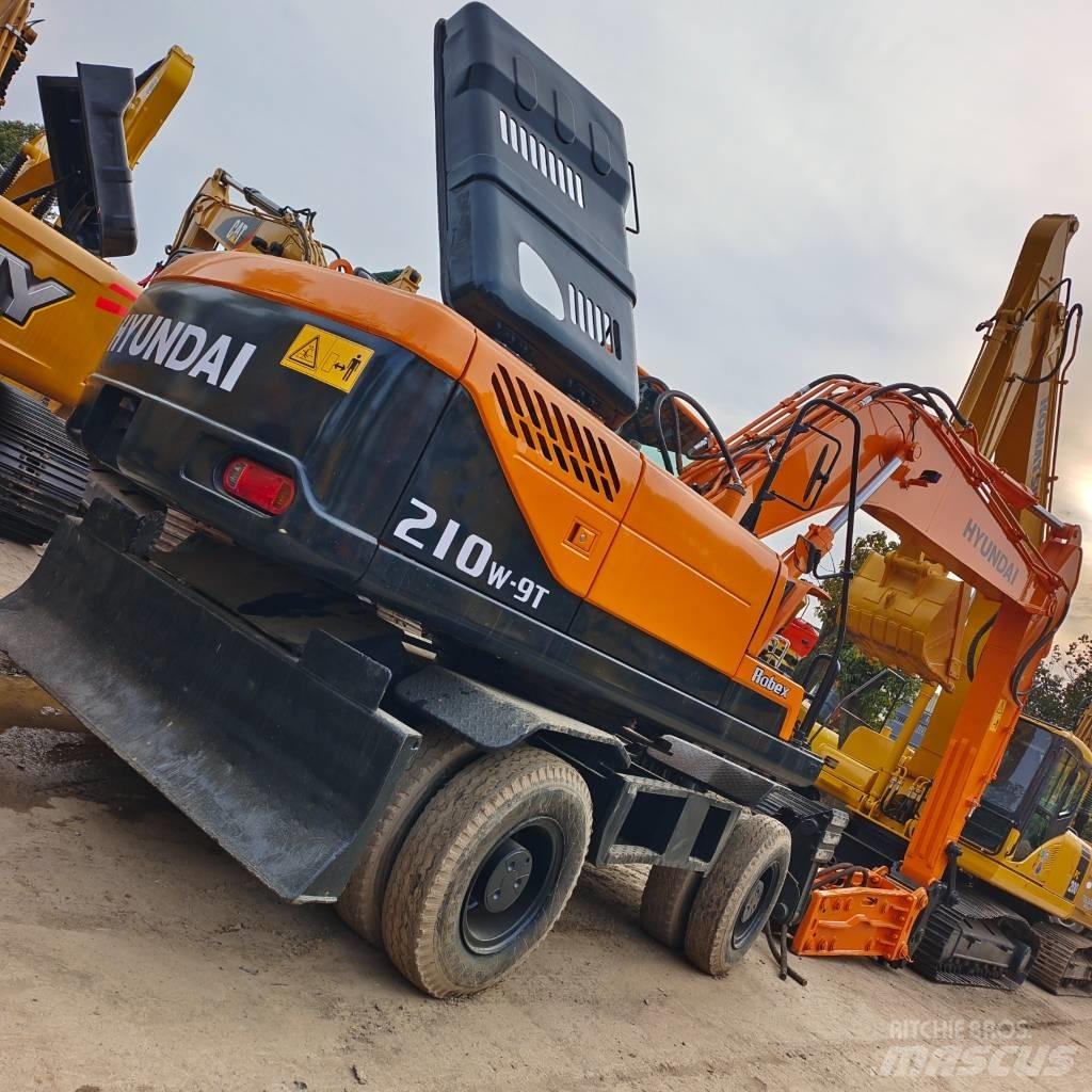Hyundai 210W-9 Ratiniai ekskavatoriai