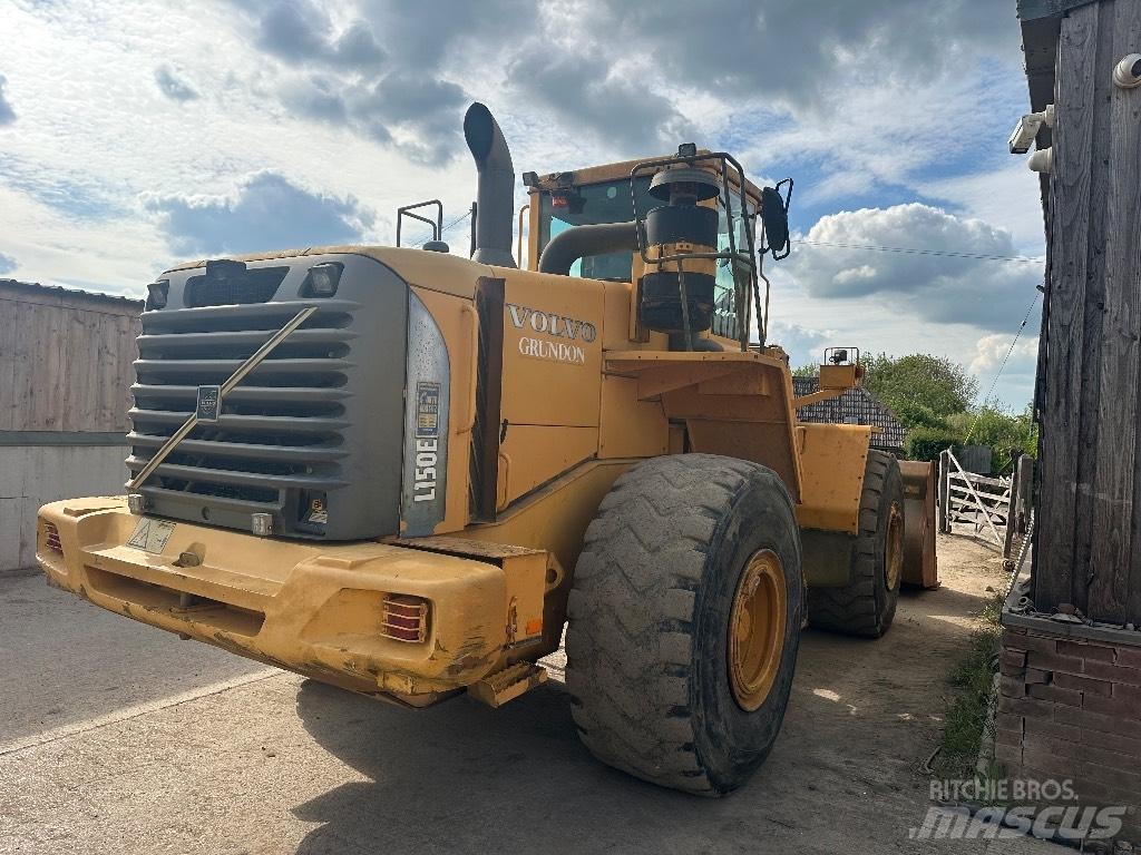 Volvo L 150 E Naudoti ratiniai krautuvai