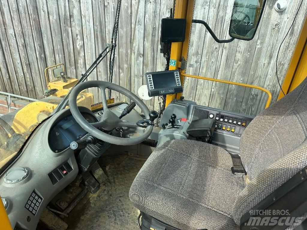 Volvo L 150 E Naudoti ratiniai krautuvai