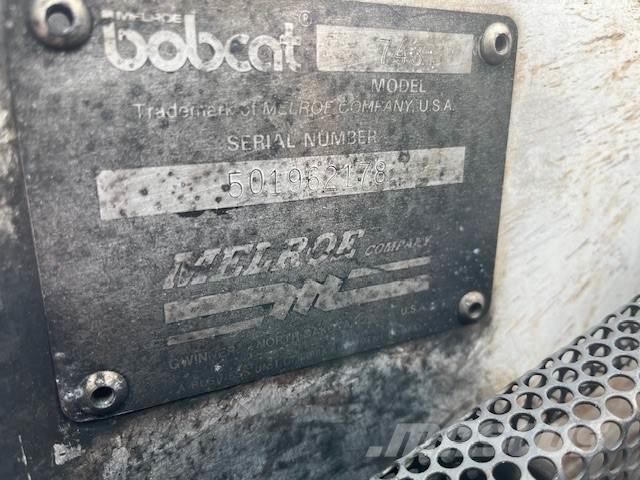 Bobcat 743 Krautuvai su šoniniu pasukimu