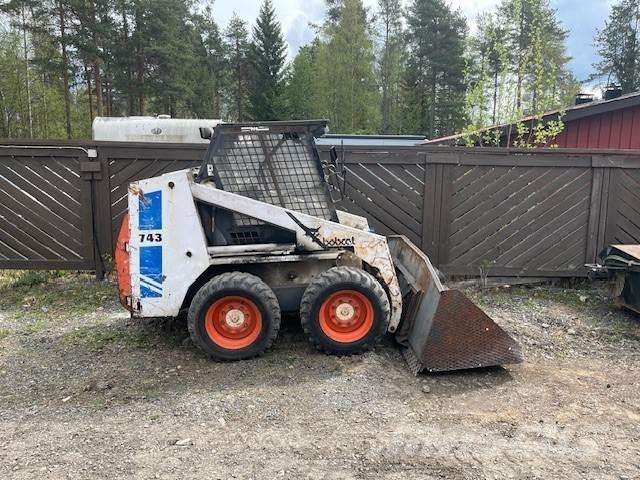 Bobcat 743 Krautuvai su šoniniu pasukimu