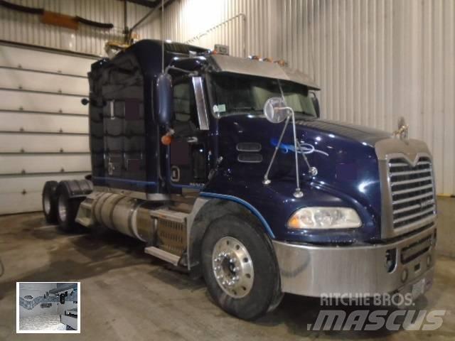 Mack CXU 613 Naudoti vilkikai