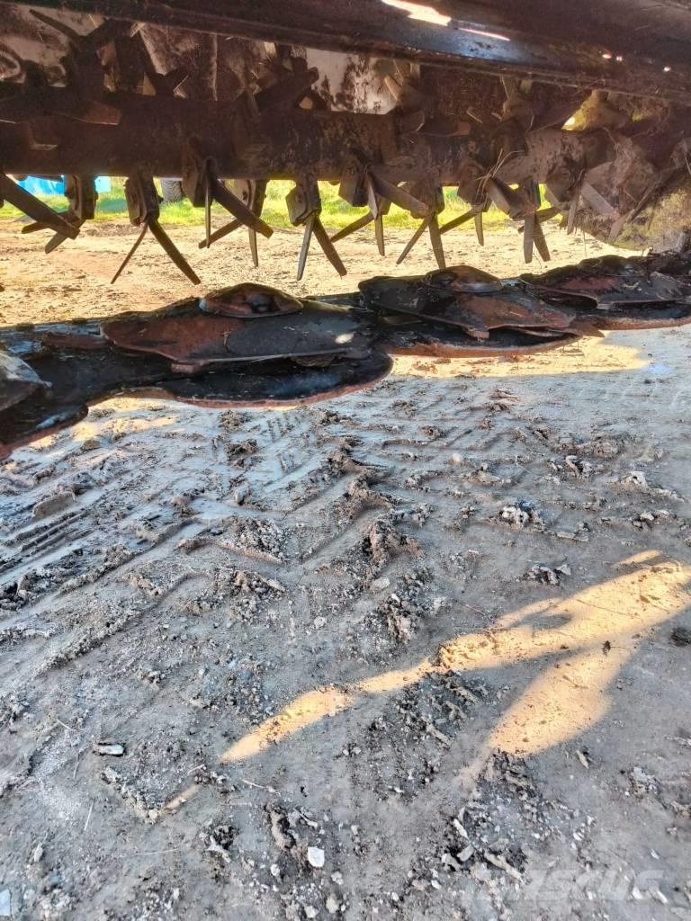 CLAAS DISCO 8200 T Formuojančios žoliapjovės