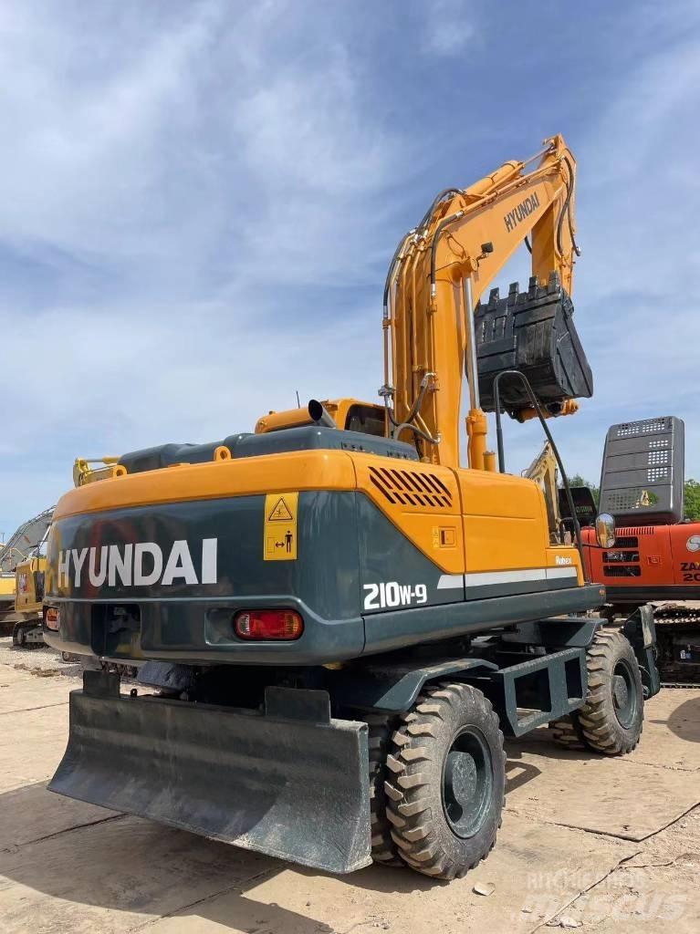 Hyundai R210W-9 Ratiniai ekskavatoriai