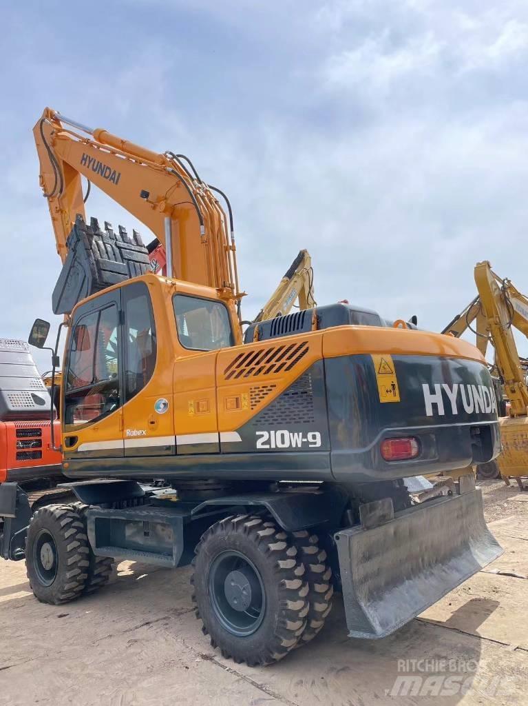 Hyundai R210W-9 Ratiniai ekskavatoriai