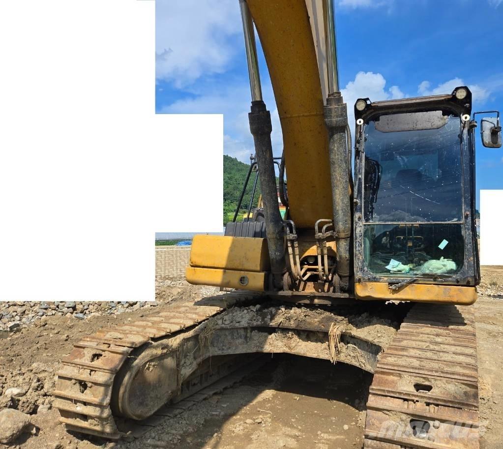 CAT 330 Vikšriniai ekskavatoriai
