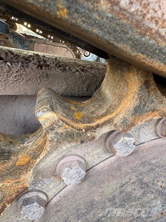 Hitachi ZX650LCH Vikšriniai ekskavatoriai