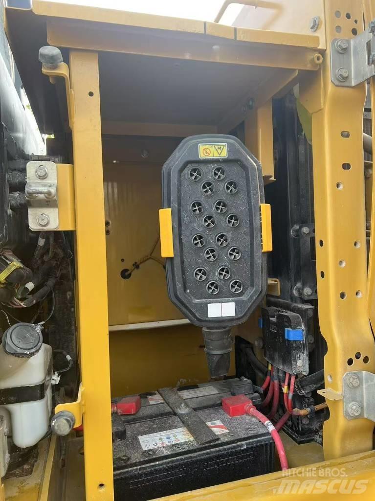 CAT 320 GC Vikšriniai ekskavatoriai