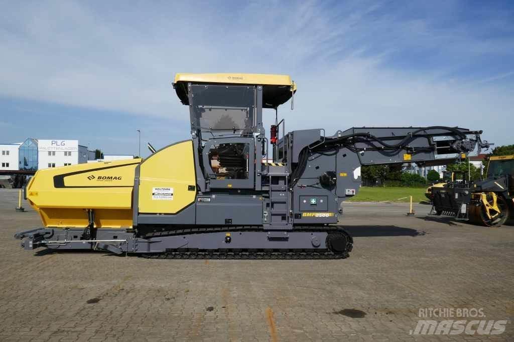 Bomag BMF 2500 M Pakrovimo įrenginiai