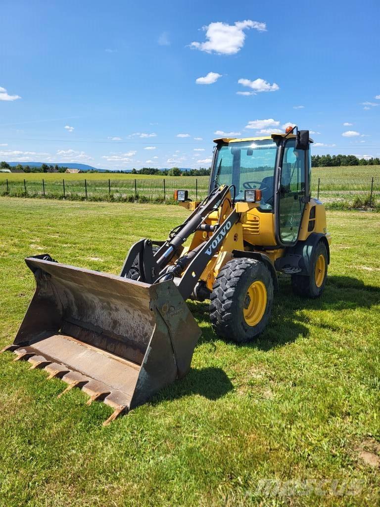 Volvo L 25 F Naudoti ratiniai krautuvai